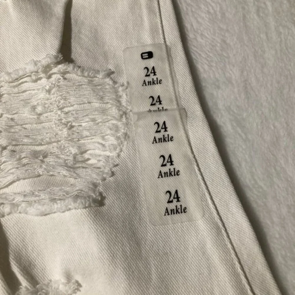NWT Buckle Bridge by Gly Womens Jeans 24x27 Mom Fit White Denim Distressed Pants